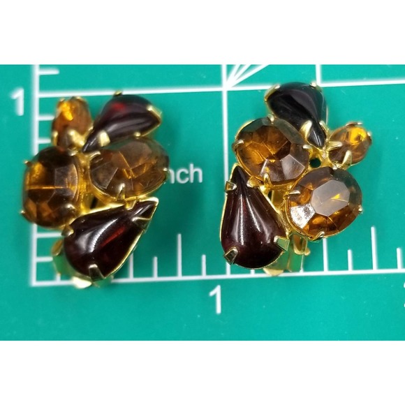 Vintage Unsigned Topaz Diamond Shaped Rhinestones Brooch & D&E? Clip Earrings - Picture 8 of 9